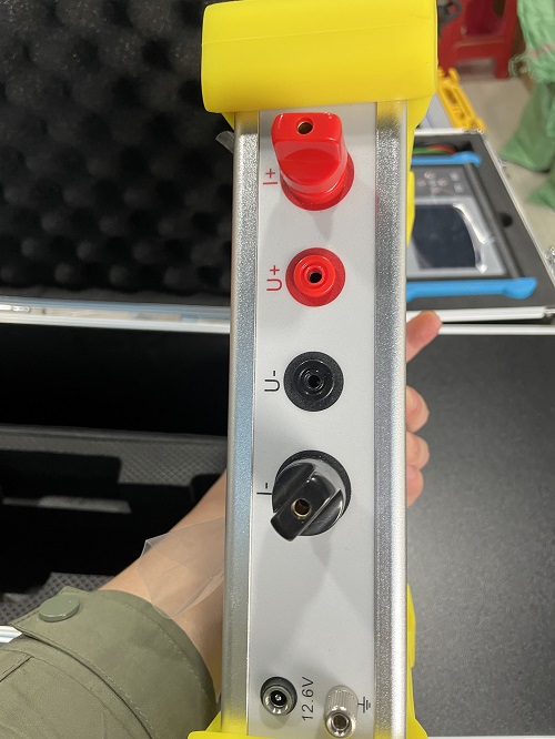 回路電阻測試儀接線端子.JPG