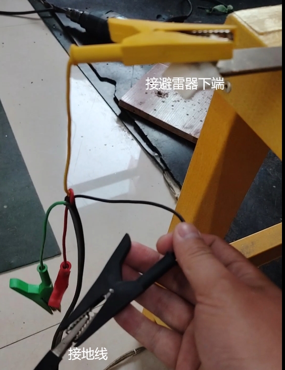 避雷器帶電測試儀電流采集端.png