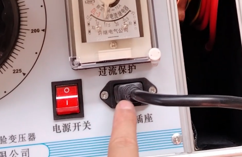 控制箱電源接線.png